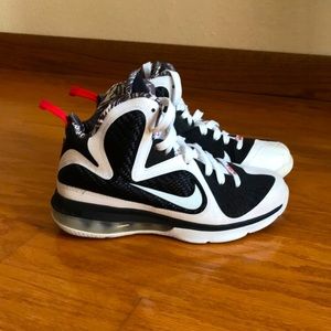 Lebron James basketball shoes